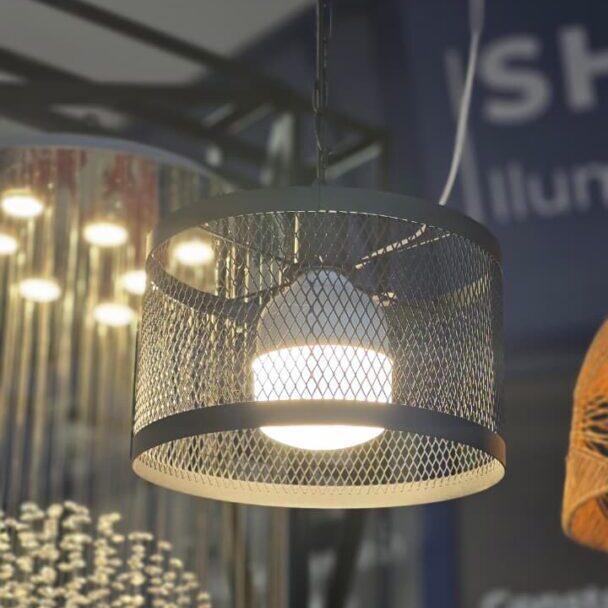 Colgante de malla metálica de una luz