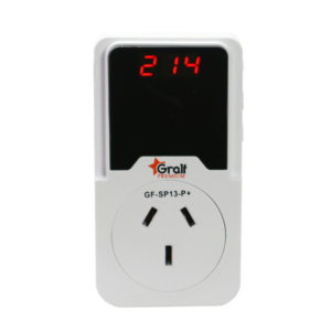 Protector de tensión enchufable configurable con voltímetro Gralf